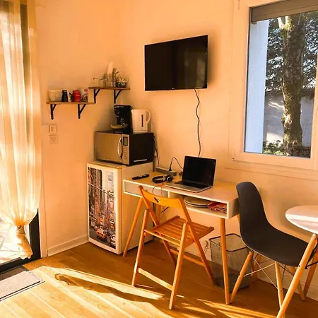 Attenant A Maison Avec Parking, Jardin, Baignoire * Irigny