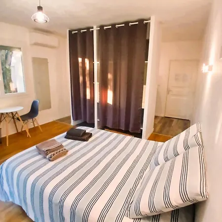 Attenant A Maison Avec Parking, Jardin, Baignoire * Irigny