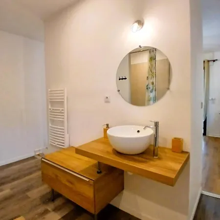 Attenant A Maison Avec Parking, Jardin, Baignoire Apartmán *