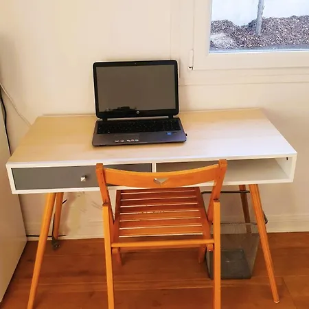 Daire Attenant A Maison Avec Parking, Jardin, Piscine *