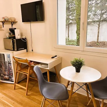Attenant A Maison Avec Parking, Jardin, Piscine 아파트 *