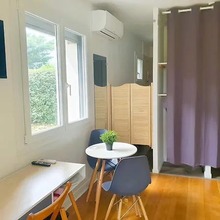 Attenant A Maison Avec Parking, Jardin, Piscine 아파트 *